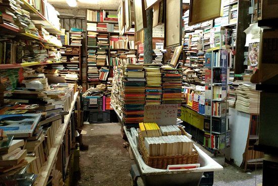 Acqua Alta Book Shop